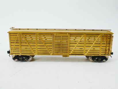Unpainted metal lot, including:
- 1 freight...