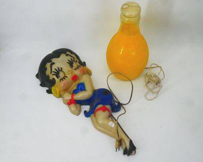 Lot including:
- 1 bottle-shaped lamp by...