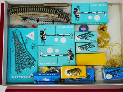 MARKLIN :
Important lot of rails, turnouts,...