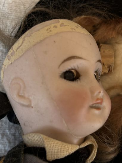 Lot de jouets d'enfant dont poupée régionale...
