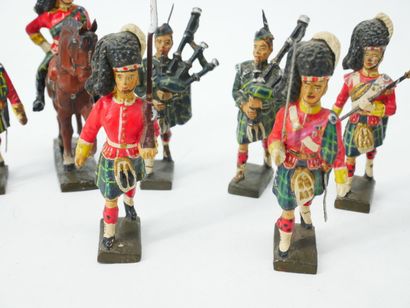 LINEOL (Germany):
Set of 8 figures in painted...