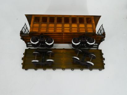 Lot including :
- 1 locomotive and its tender...