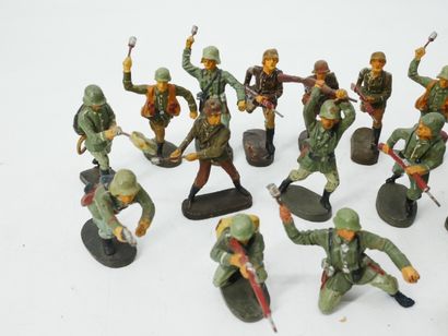 ELASTOLIN (Germany) :
Set of 28 figures in...