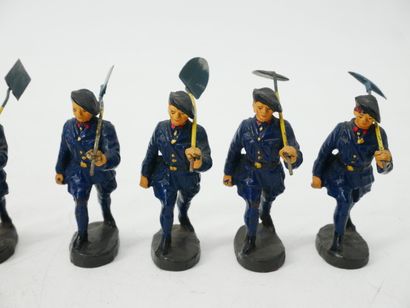 ELASTOLIN (Germany):
Set of 11 figures in...