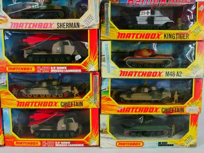 MATCHBOX : 
Ensemble de 14 véhicules militaires...