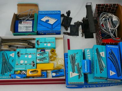 MARKLIN :
Important lot of rails, turnouts,...