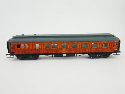 Painted metal and wood set (O gauge), including:
-...