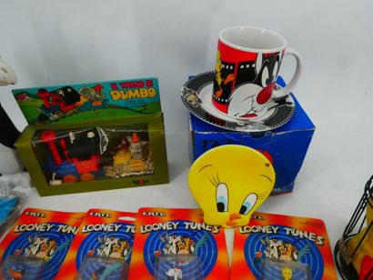 WALT DISNEY 
Lot including:
- 1 Titi and...