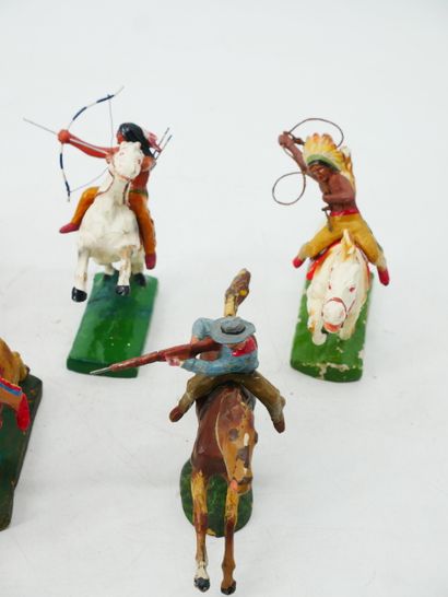 TIPPLE-TOPPLE (Austria):
Set of 6 figures...