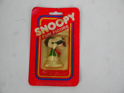 SNOOPY: 
Lot including:
- 1 ceramic piggy...