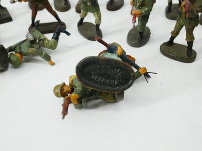 ELASTOLIN (Germany) :
Set of 28 figures in...