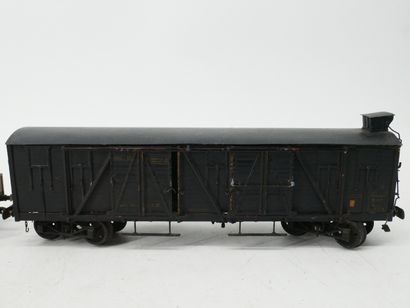 Painted metal lot, including:
- 2 SNCF side-door...