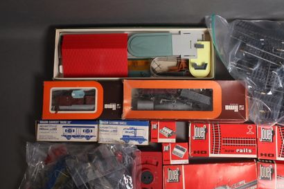 Lot HO :
- JOUEF
Set of rails and various...