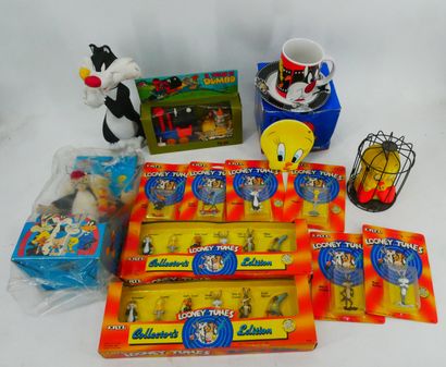 WALT DISNEY 
Lot including:
- 1 Titi and...
