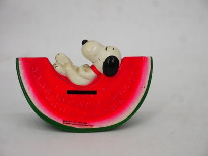 SNOOPY: 
Lot including:
- 1 ceramic piggy...