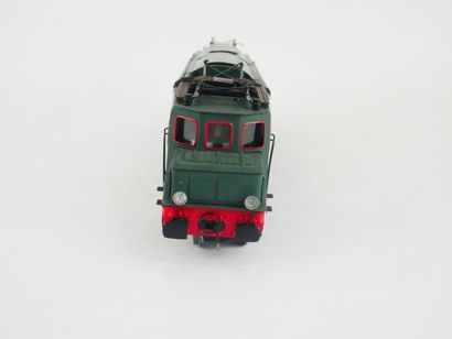 Diesel locomotive
Painted metal locomotive.
Electric...