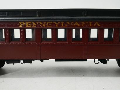 Painted metal lot, including:
- 1 Salon Pullman...