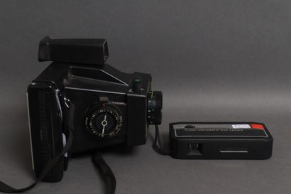 Lot :
- POLAROID
Camera model EE66
- KODAK
Instamatic...
