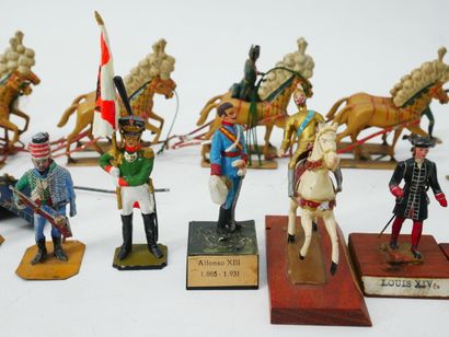 Set of painted lead soldiers, including:
-...