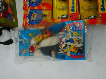 WALT DISNEY 
Lot including:
- 1 Titi and...