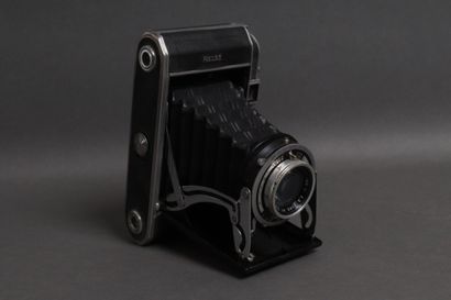 Set of five gusseted cameras :
- WELTA
Welti...