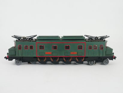 Diesel locomotive
Painted metal locomotive.
Electric...