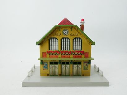 HORNBY :
Set includes:
- A Windsor station...