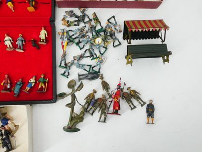 Set of painted lead figurines representing:...