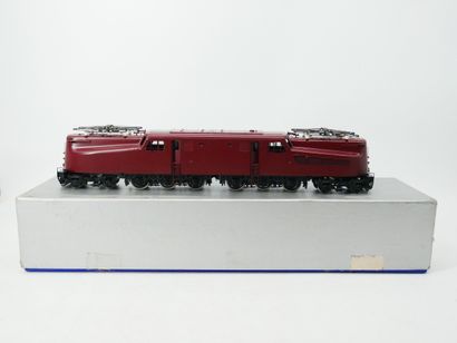 KMT (Japan):
Pennsylvania GG-1
Metal locomotive.
Electric...