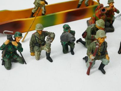 ELASTOLIN (Germany) : 
Set of 16 figures...