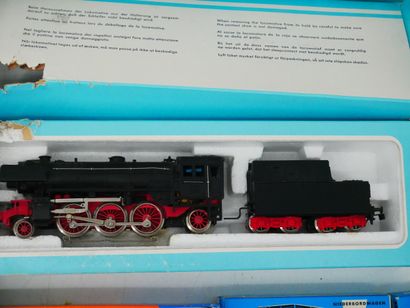 Important lot including: 
- 1 set containing...