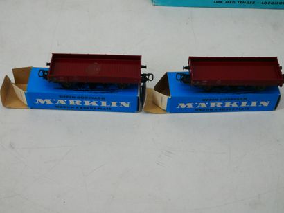Important lot including: 
- 1 set containing...