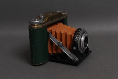 Set of five gusseted cameras :
- WELTA
Welti...