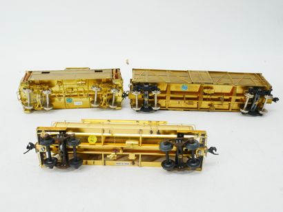 Unpainted metal lot, including:
- 1 freight...