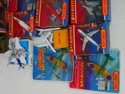 MATCHBOX :
Lot de 19 avions militaires et...
