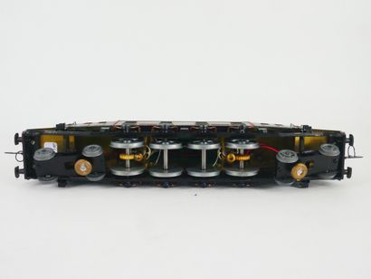 Diesel locomotive
Painted metal locomotive.
Electric...