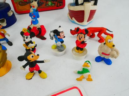 WALT DISNEY 
Lot including : 
- 1 set of...