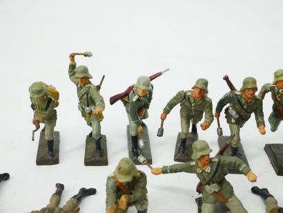 LINEOL (Germany):
Set of 30 figures in painted...
