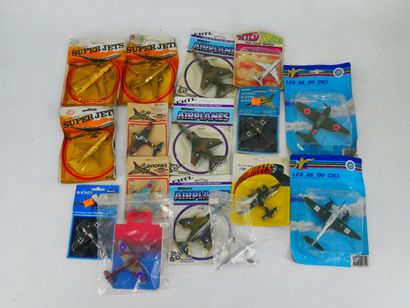PUNCH, DYNA-FLITES, … :
Lot de 57 avions...