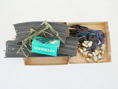 Batch of rails, O and HO ladders.
Switches,...
