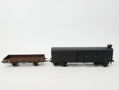 Painted metal lot, including:
- 2 SNCF side-door...
