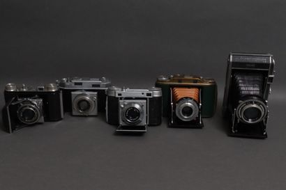 Set of five gusseted cameras :
- WELTA
Welti...