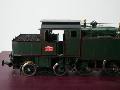 FULGUREX :
PLM 242 AT
Metal locomotive.
Electric...