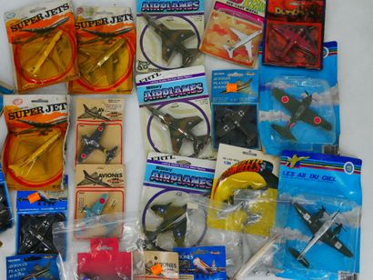 PUNCH, DYNA-FLITES, … :
Lot de 57 avions...