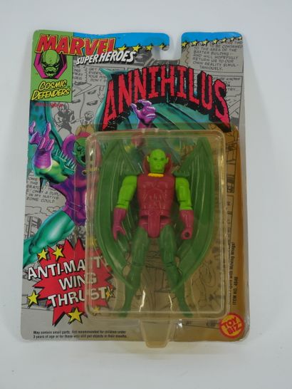 *TOY BIZ. 
MARVEL SUPER HEROES. COSMIC DEFENDERS....