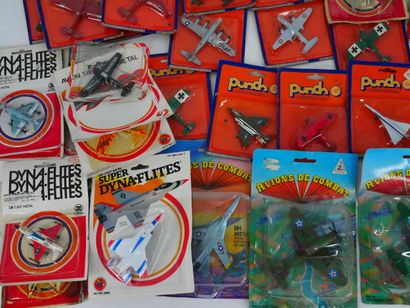 PUNCH, DYNA-FLITES, … :
Lot de 57 avions...