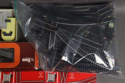 Lot HO :
- JOUEF
Set of rails and various...