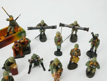 ELASTOLIN (Germany) : 
Set of 16 figures...