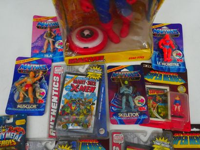 MARVEL COMICS 
Set includes: 
- 1 large plastic...