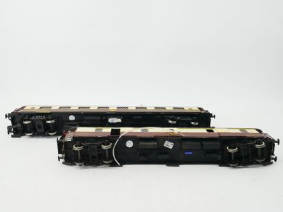 Painted metal lot, including:
- 1 Salon Pullman...